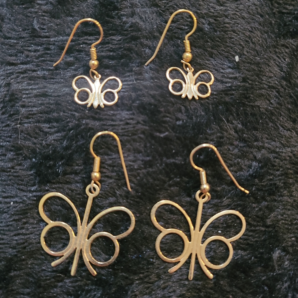Set of 2 Goldtone Butterfly dangle earrings (92)